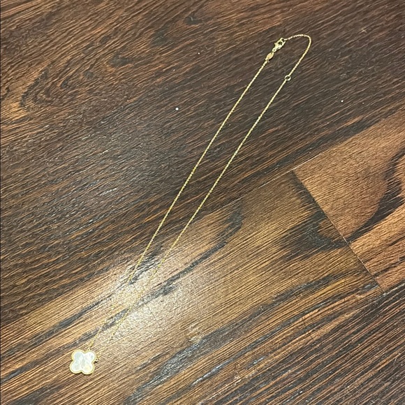 14KT Yellow Gold Mother of Pearl Clover Necklace - Picture 5 of 7